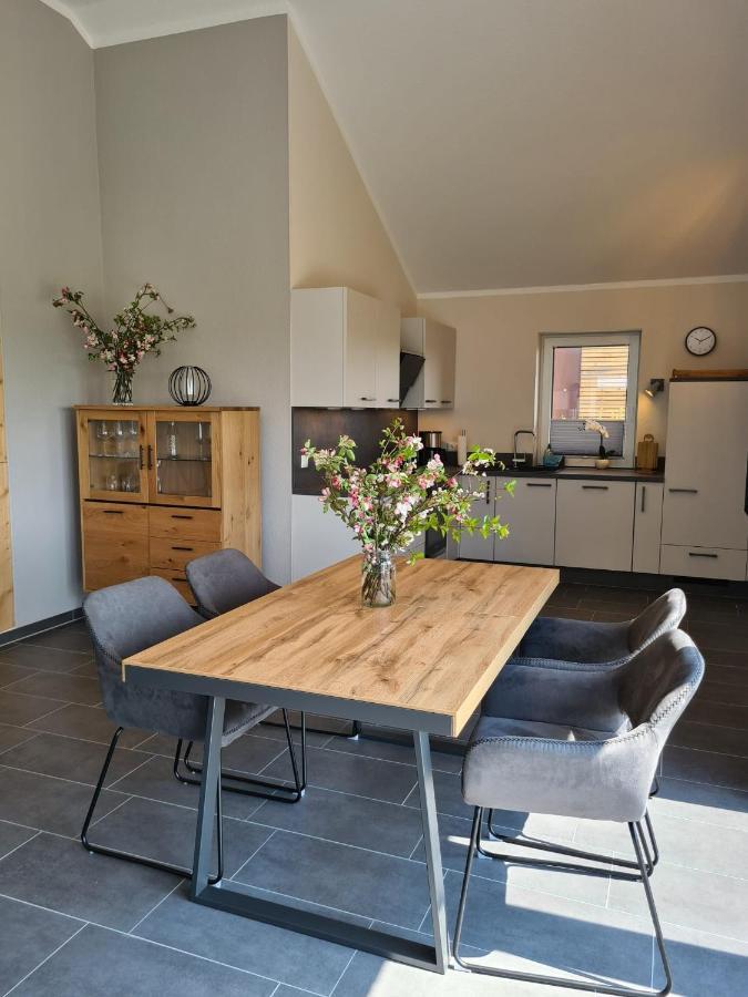 Watt'N Blick - Hundefreundliches Ferienhaus Mit Ausblick Ueber Die Wiesen Bis Zum Deich Schweiburg Eksteriør billede